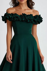 Dunkelgrünes Schulterfreies Ballkleid aus Satin mit Rüschen
